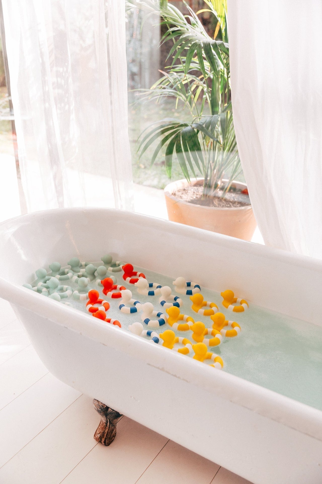 Flo The Floatie jaune – Jouet de bain bébé – vue produit 25