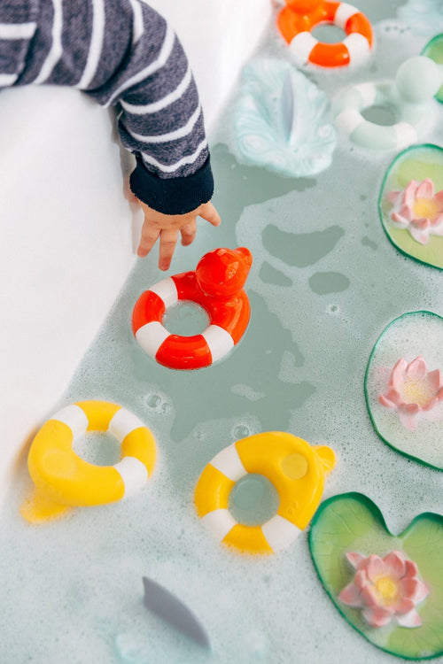 Flo The Floatie rouge – Jouet de bain bébé – vue produit 9