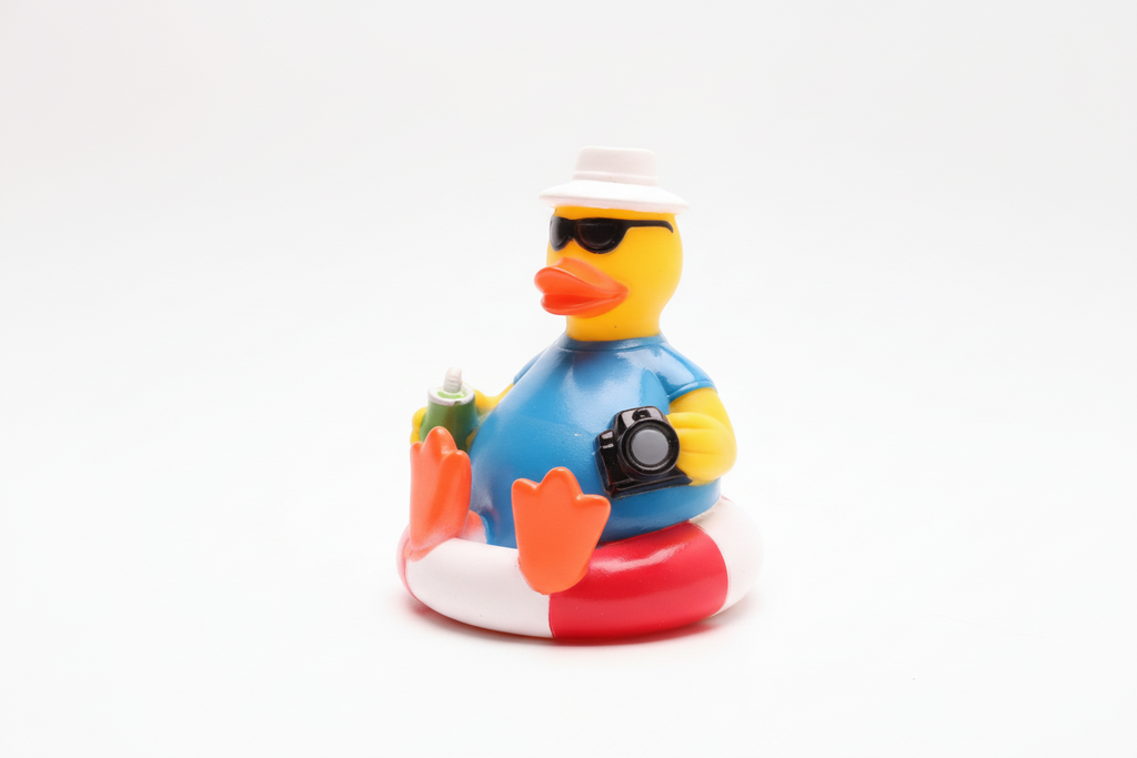 Touristenente auf einer Boje