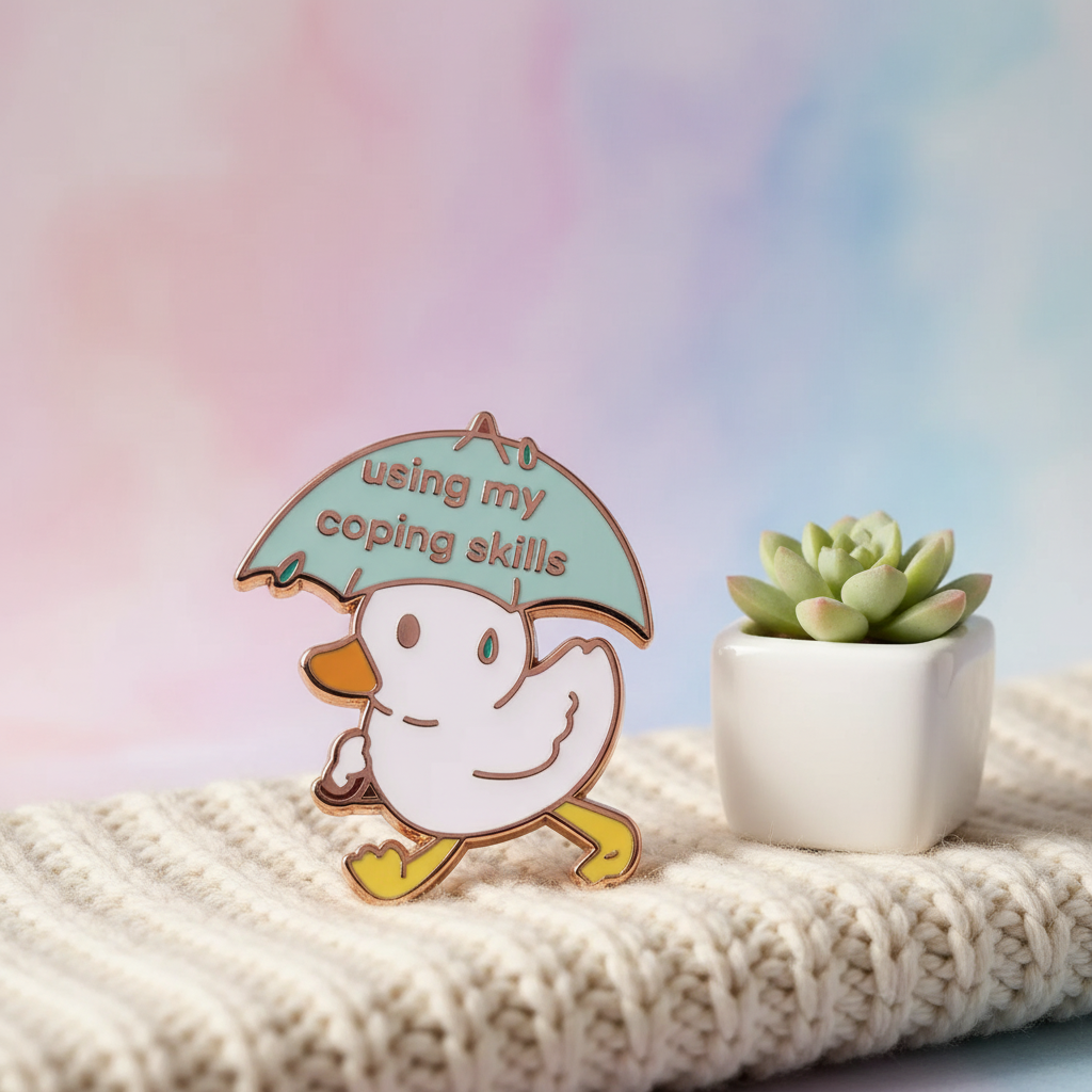 Weiße Ente mit Regenschirm-Anstecker „Mit meinem Bewältigungsstil“