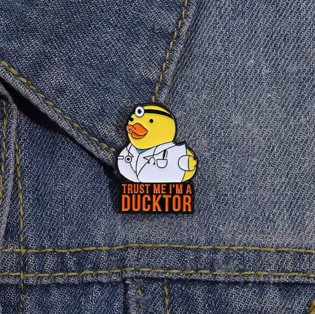 Pin's Canard Jaune "Trust Me I'm Ducktor"