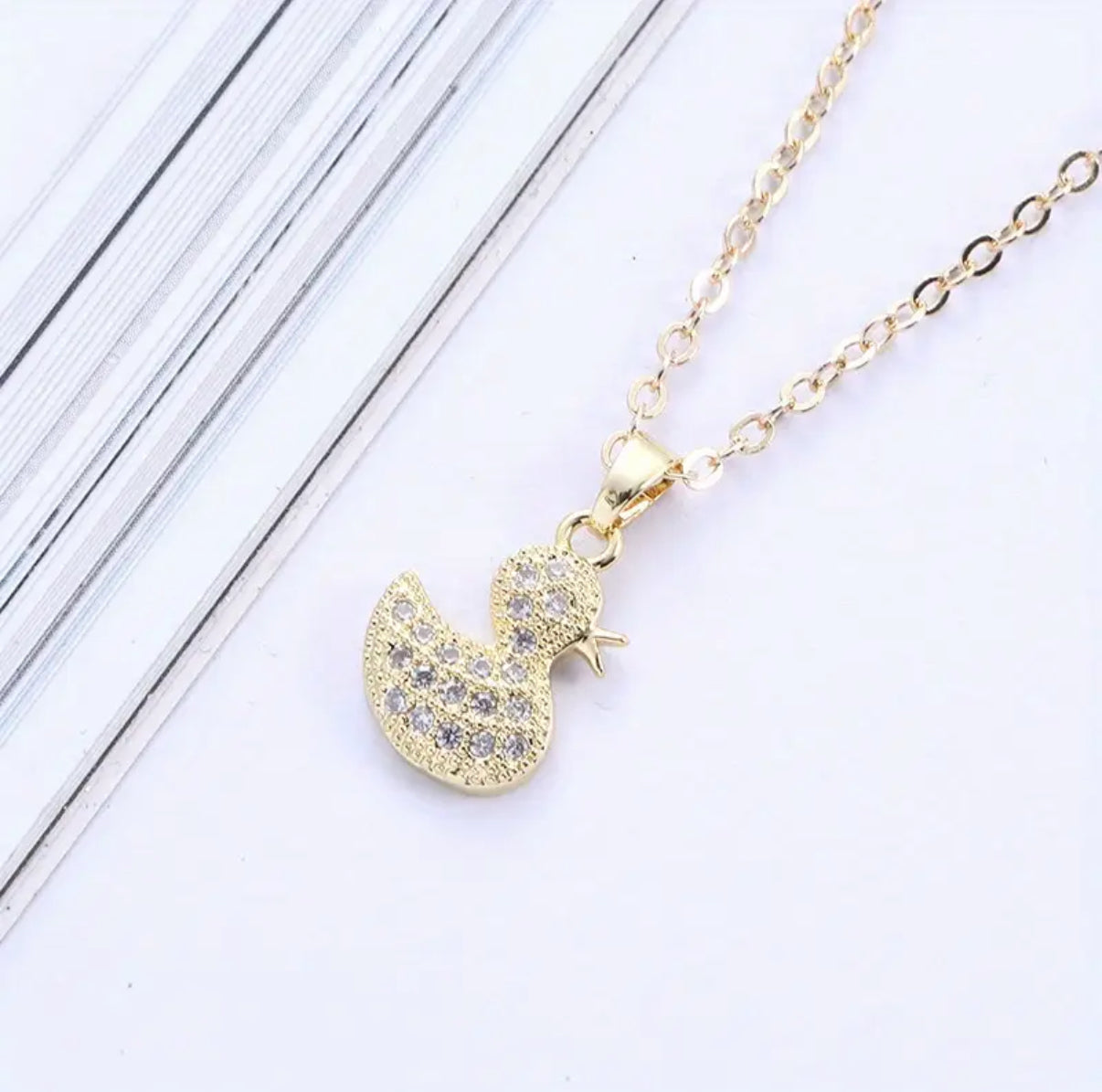 ensemble-assorti-collier-avec-pendentif-et-boucles-d-oreilles-canard