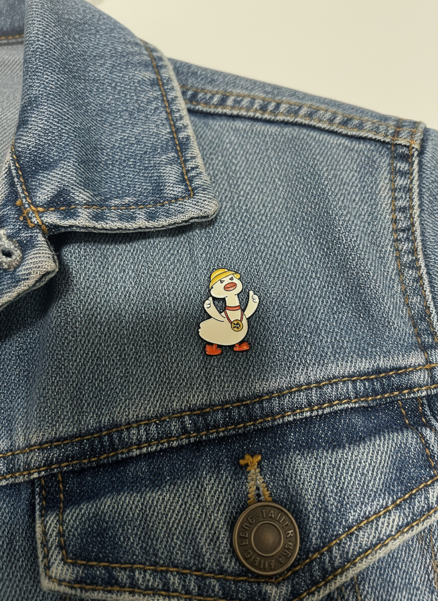 Pin's Canard Blanc Touriste