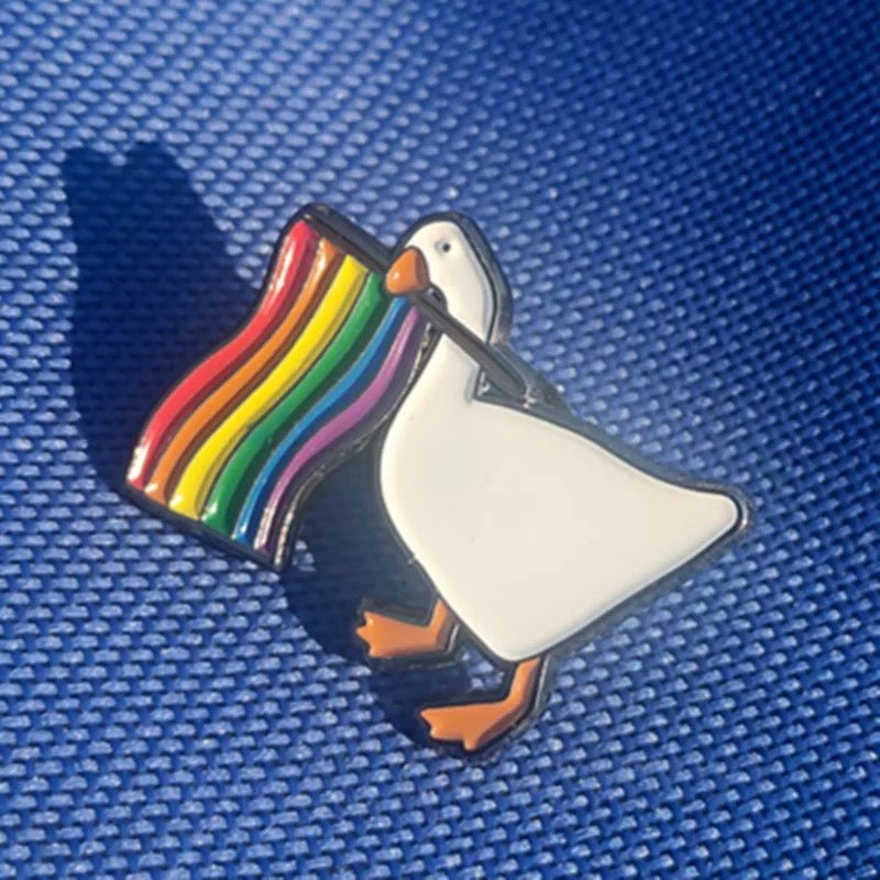 pins-canard-blanc-drapeau-lgbt-cdb