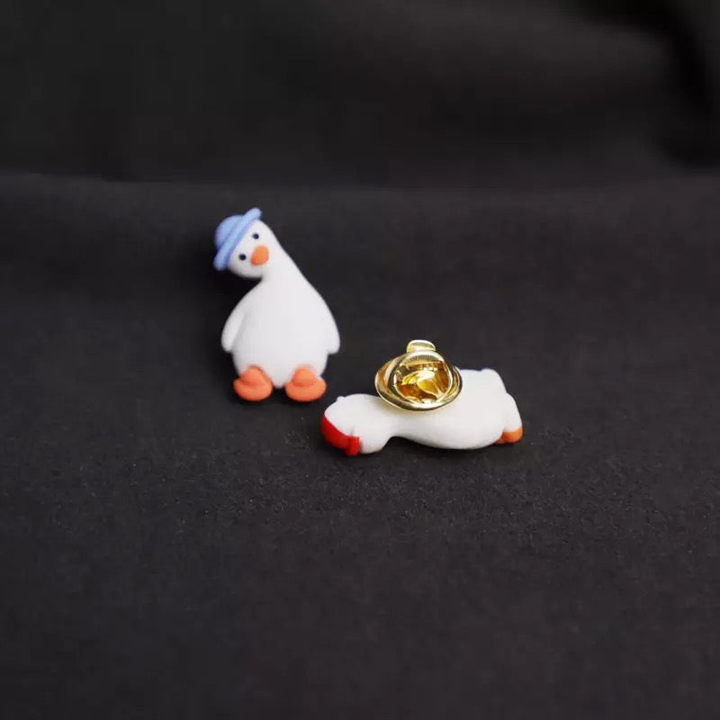 Pin's Canard Blanc Chapeau Bleu – visuel produit