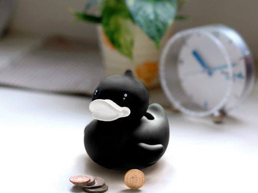 Kleine piggy bank zwarte eend