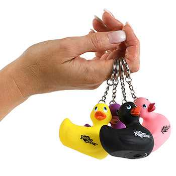 Zwarte eend sleutelhanger "I wrijf mijn duckie"