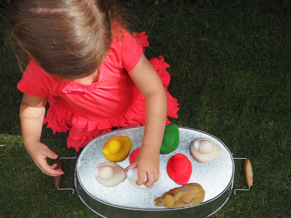 canard-monochrome-rose-oli-carol