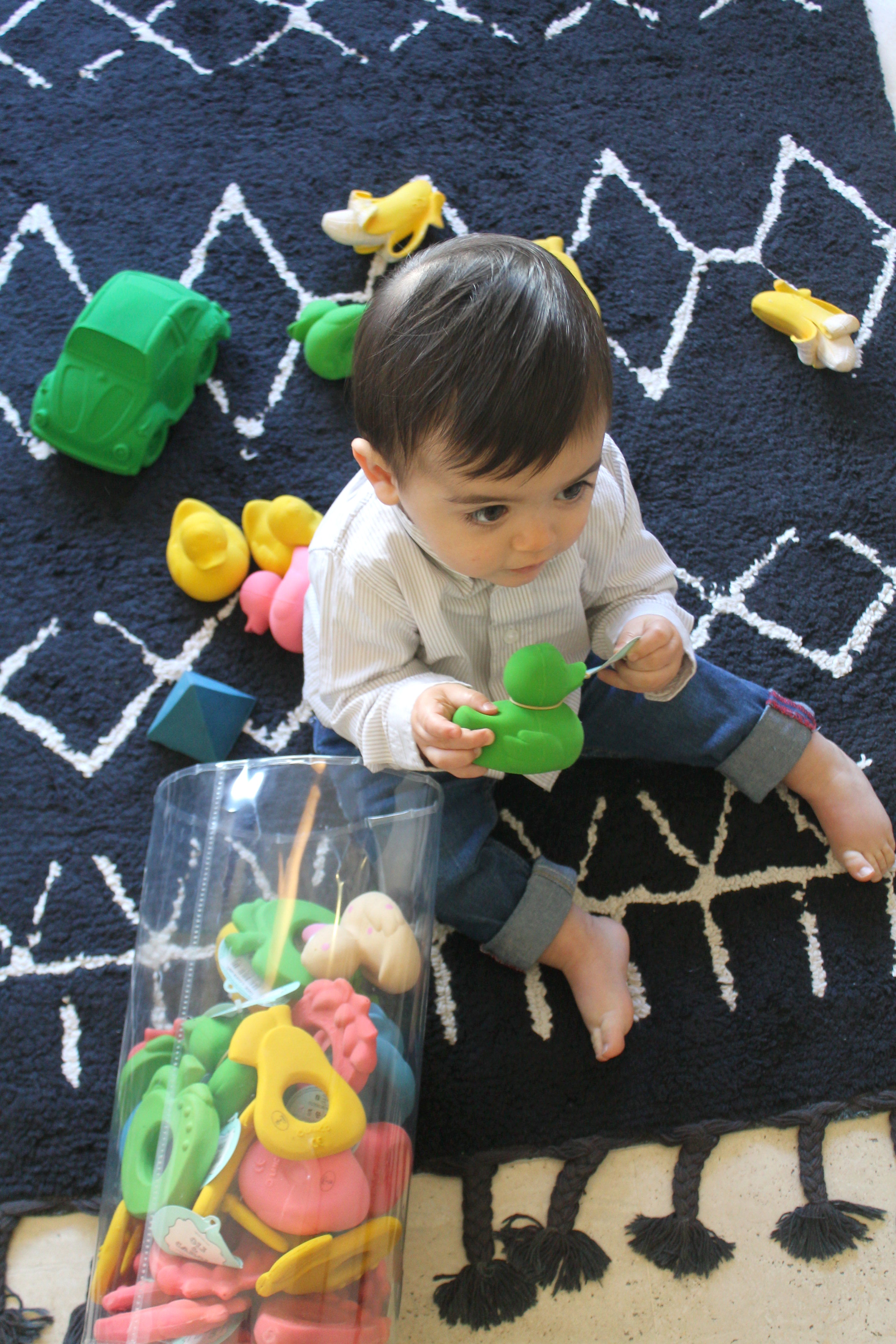 canard-monochrome-rose-oli-carol