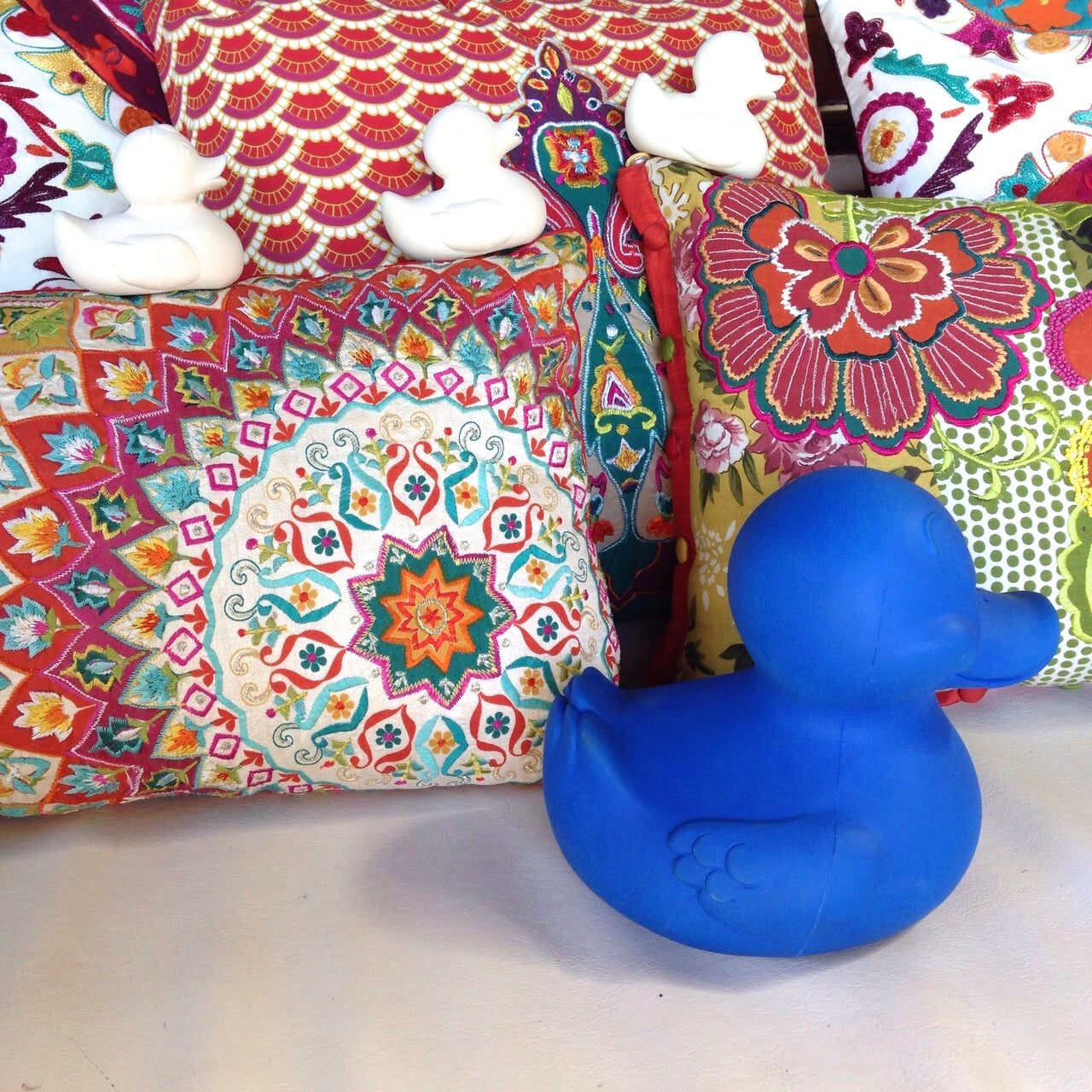 canard-monochrome-blanc-oli-carol